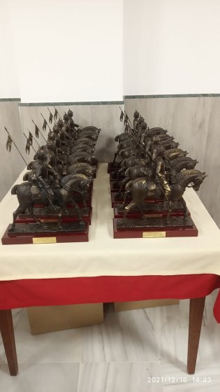 Lancero a caballo del Regimiento de Caballer&iacute;a Sagunto 7 Sevilla, Talla y figura 3D en resina con peana de madera.