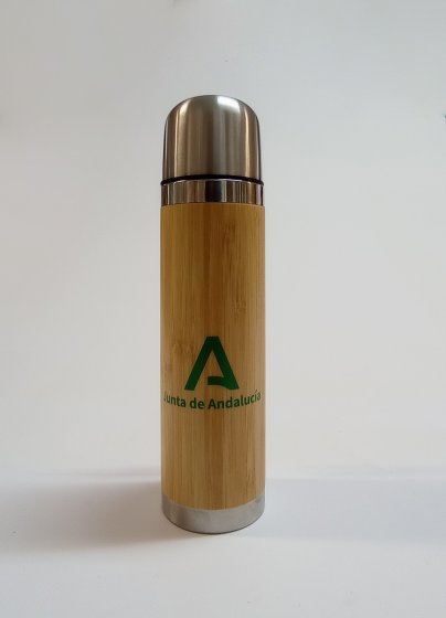 Merchandising o reclamo publicitario, termo madera serigrafiado para Protocolo de la Junta de Andaluc&iacute;a en Sevilla.