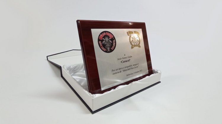 Placa conmemorativa en impresi&oacute;n digital. Motoclub Pitos Locos Sevilla.