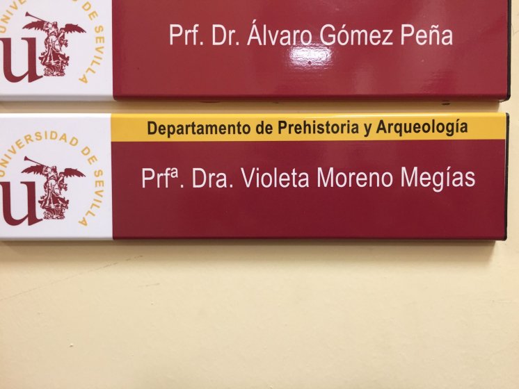 Placas identificativas corporativas. Universidad de Sevilla.