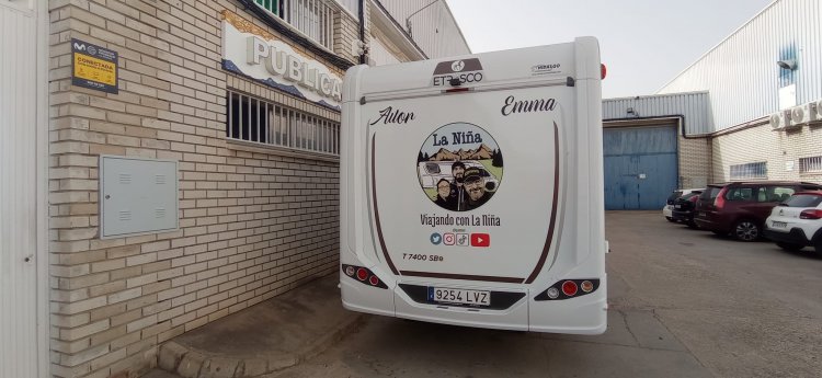 Rotulación de autocaravana de particular en Sevilla.