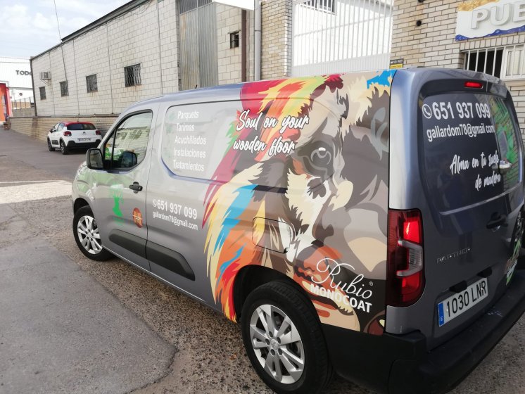 Rotulación de coche en vinilo de impresión digital y de corte fundidos. Manuel Gallardo de Montellano Sevilla