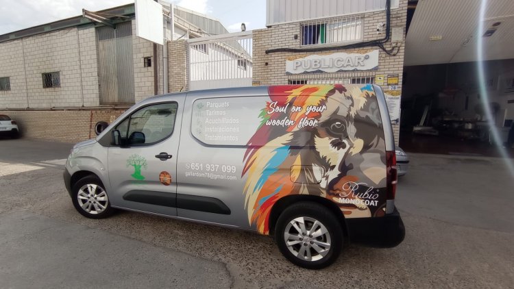 Rotulación de coche en vinilo de impresión digital y de corte fundidos. Manuel Gallardo de Montellano Sevilla