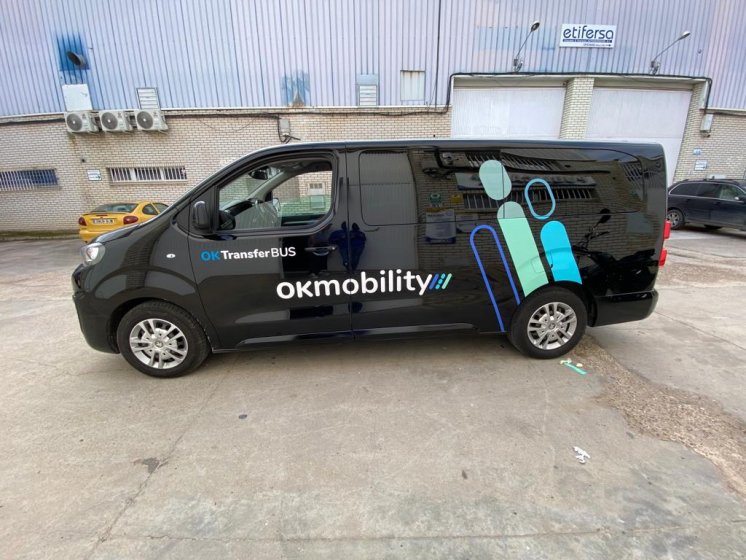 Rotulación de Furgoneta en vinilo fundido de impresión digital y de corte fundidos. Okmobility.com Sevilla