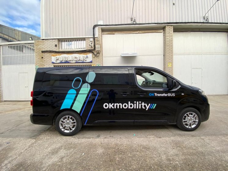 Rotulación de Furgoneta en vinilo fundido de impresión digital y de corte fundidos. Okmobility.com Sevilla