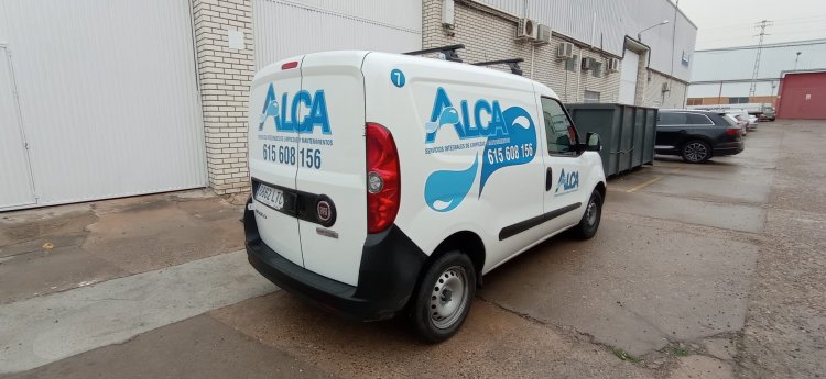 Rotulación de furgoneta en vinilo fundido, para Alca Limpieza en Dos Hermanas Sevilla.