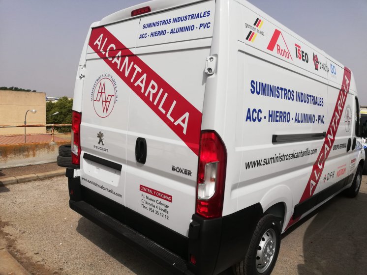 Rotulación de Furgoneta en vinilo de impresión digital y de corte fundidos. Suministros Alcantarilla Sevilla
