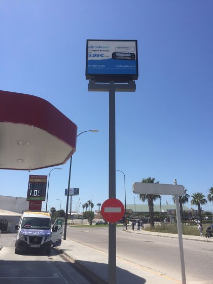 Rotulaci&oacute;n de mini monoposte para Petroprix en San Fernando C&aacute;diz.