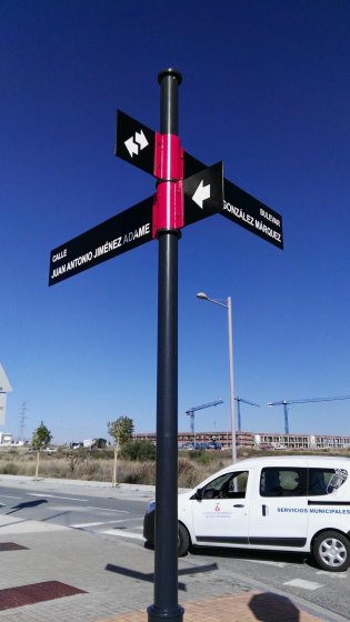 Rotulaci&oacute;n de T&oacute;tem se&ntilde;alizador de calles. Ayuntamiento de Dos Hermanas Sevilla.