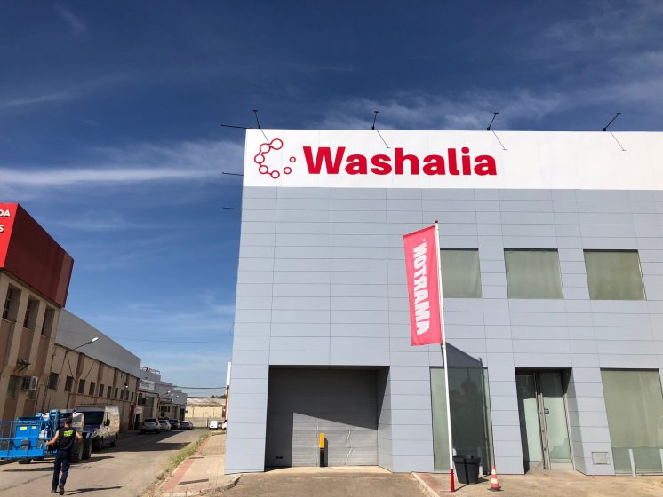 Rotulación en vinilo de corte para exterior, para Washalia en Dos Hermanas Sevilla.