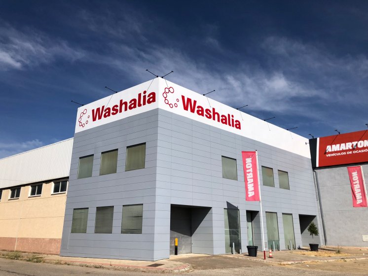 Rotulación en vinilo de corte para exterior, para Washalia en Dos Hermanas Sevilla.