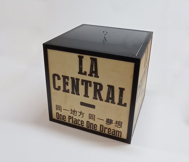 R&oacute;tulo caja corp&oacute;rea luminosa para el restaurante Naci&oacute;nsushi en Sevilla.