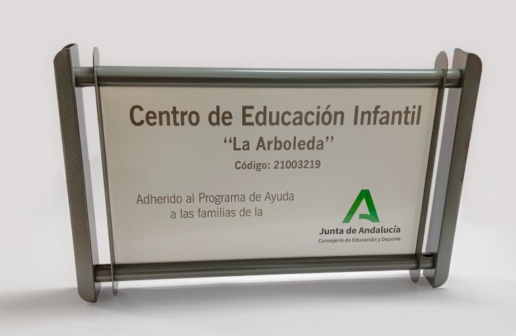 R&oacute;tulo Cartel Centro infantil Sevilla. Mobiliario r&oacute;tulo homologado Junta de Andaluc&iacute;a
