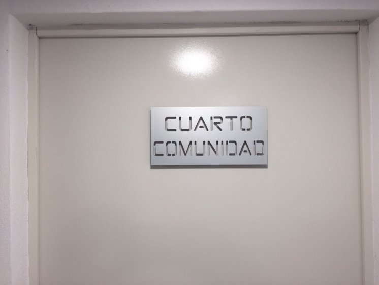 Rótulo cartel señalizador en composite fresado para Construcciones Bonifacio Solis en Málaga.