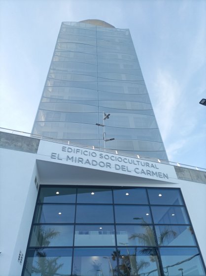 Rótulo con letras corpóreas en fachada. Para edificio el Mirador del Carmen en Málaga.