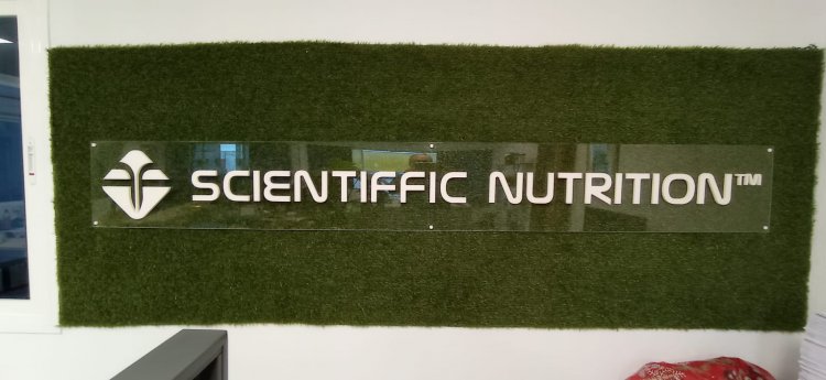 Rótulo con letras corpóreas para interior para Scientiffic Nutrition Sevilla.