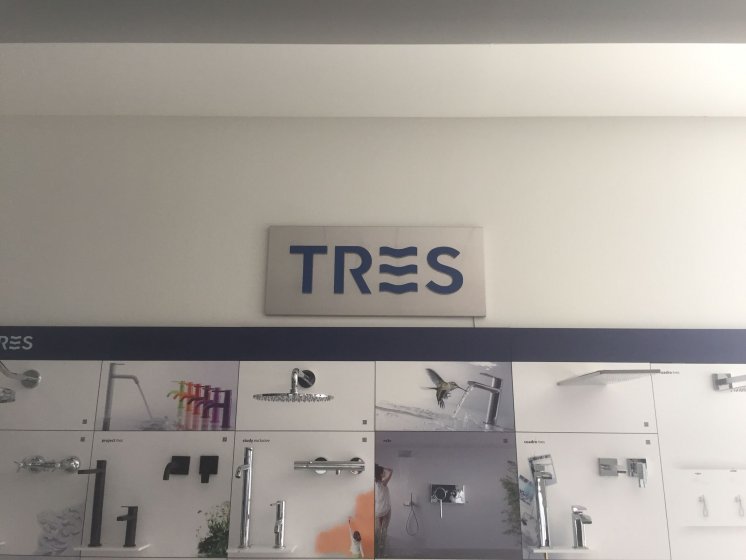 Rótulo denominación de puerta en acero para el Hotel Corregidor en Sevilla.