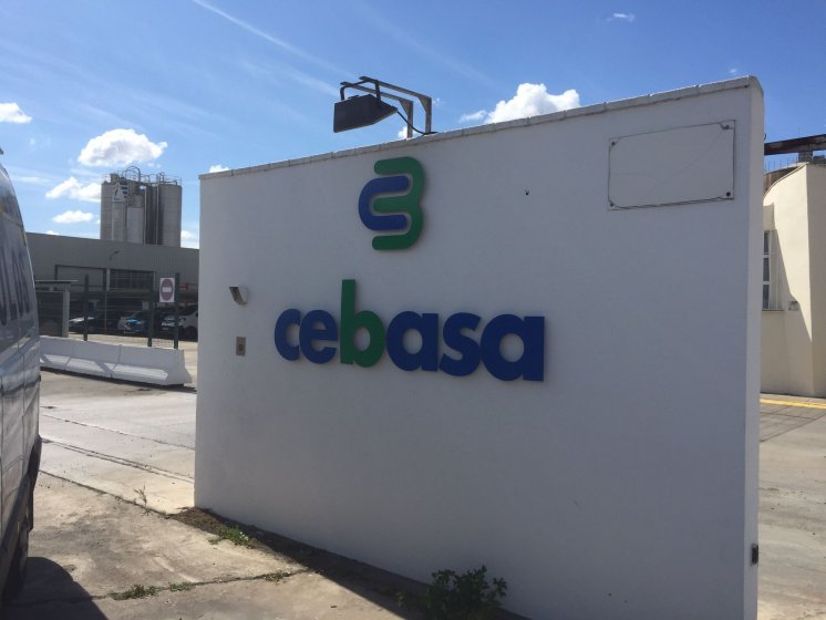 Rótulo letras corpóreas en aluminio lacado. Cebasa en Dos Hermanas Sevilla.