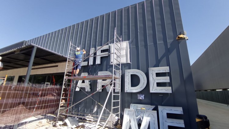 Rótulo letras corpóreas en aluminio lacado y frente de metacrilato e iluminadas con led. BMW Motorrad Boxer en Sevilla.