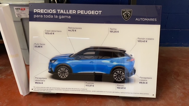 Rótulo placa de metacrilato con ilustración de Peugeot en Sevilla.
