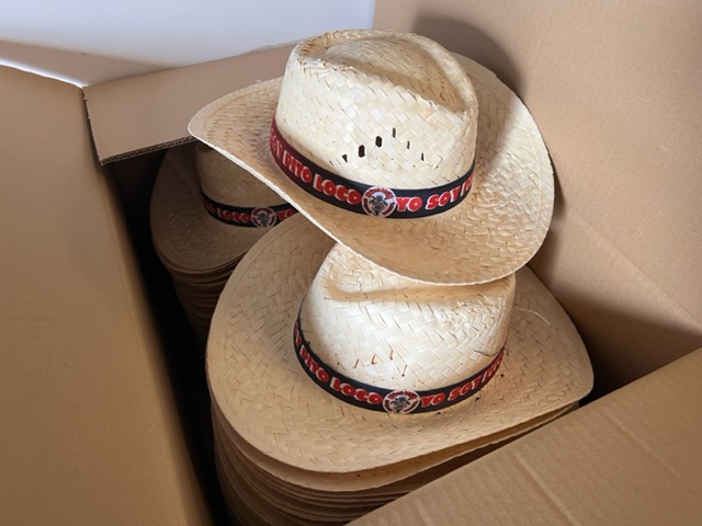 Sombrero con cinta personalizada para el Motoclub Pitos Locos de Sevilla
