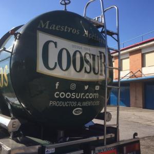 Rotulación de camión cisterna, en vinilos de corte e impresión digital fundidos. Aceites la Española Acesur Sevilla.