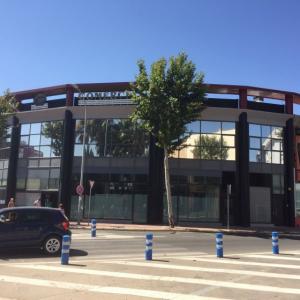 Rotulación de cristales, con láminas solares de reducción de calor efecto espejo para particular en Dos Hermanas Sevilla.
