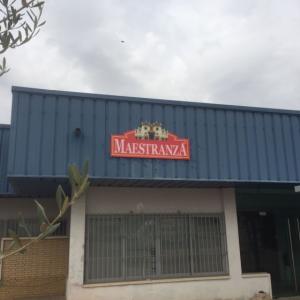 Rotulación de fachada con rótulo en metacrilato y rotulado a la inversa. Para Maestranza en Dos Hermanas Sev¡lla.