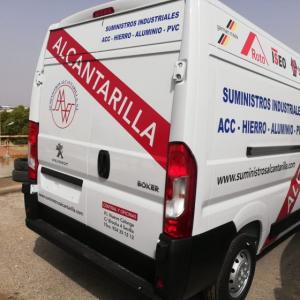 Rotulación de Furgoneta en vinilo de impresión digital y de corte fundidos. Suministros Alcantarilla Sevilla