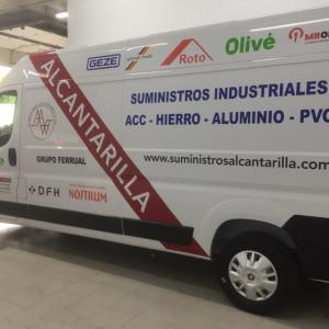 Rotulación de Furgoneta en vinilo de impresión digital y de corte fundidos. Suministros Alcantarilla Sevilla
