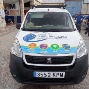 Rotulación integral de furgoneta con vinilos fundidos en impresión digital. Point Telecom Sevilla