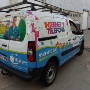 Rotulación integral de furgoneta con vinilos fundidos en impresión digital. Point Telecom Sevilla
