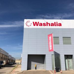 Rotulación en vinilo de corte para exterior, para Washalia en Dos Hermanas Sevilla.
