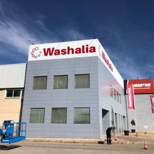 Rotulación en vinilo de corte para exterior, para Washalia en Dos Hermanas Sevilla.