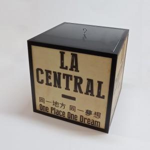 Rótulo caja corpórea luminosa para el restaurante Naciónsushi en Sevilla.