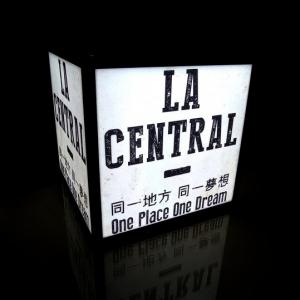 Rótulo caja corpórea luminosa para el restaurante Naciónsushi en Sevilla.