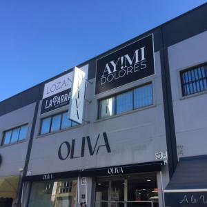 Rótulo cartel en letras recortadas en PVC para Oliva, Moda Flamenca en Sevilla.