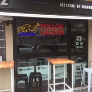 Rótulo en cartel de metacrilato fresado y neón flex para Ruta 2 en Sevilla.