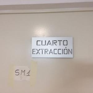 Rótulo cartel señalizador en composite fresado para Construcciones Bonifacio Solis en Málaga.