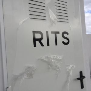 Rótulo cartel señalizador en vinilo de corte para Construcciones Bonifacio Solis en Málaga.