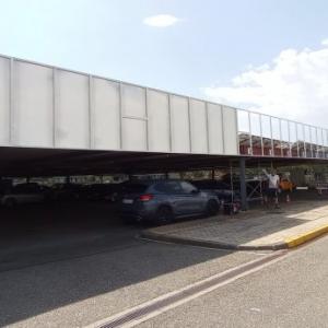 Rótulo con estructura frontal y rotulado con vinilos garantizados al exterior. Enaire sostenible en el aeropuerto de Sevilla.