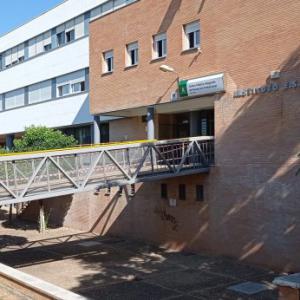 Rótulo corpóreo. Centro Público Integrado de Formación profesional Los Viveros Sevilla. Mobiliario rótulo homologado Junta de Andalucía