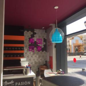 Rótulo en letras corpóreas con led para el restaurante Naciónsushi en Sevilla.