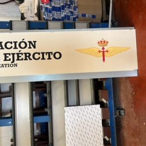 Rótulos cartel en perfilería de aluminio y gráficas en vinilo sobre pvc. Museo de Historia Militar de Sevilla.
