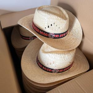 Sombrero con cinta personalizada para el Motoclub Pitos Locos de Sevilla