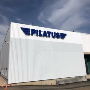 Letras corpóreas en aluminio lacado y frontal de metacrilato rotulado e iluminados con led, para Pilatus Sevilla. Trabajos para Spal Servicios Sevilla.