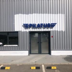 Letras corpóreas en aluminio lacado e iluminados con led, para Pilatus Sevilla. Trabajos para Spal Servicios Sevilla.