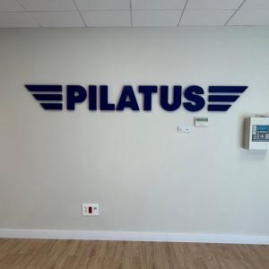 Letras corpóreas en aluminio lacado para Pilatus Sevilla. Trabajos para Spal Servicios Sevilla.