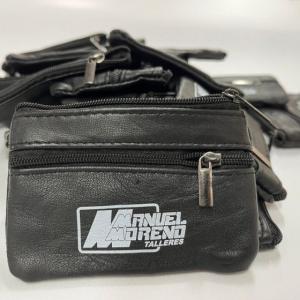 Monedero piel con grabaci&oacute;n, para talleres Manuel Moreno Sevilla.