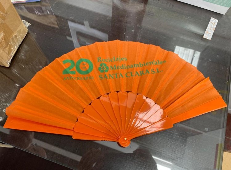 Abanico en grabado en tampograf&iacute;a para Reciclajes Santa Clara. Dos Hermanas Sevilla.